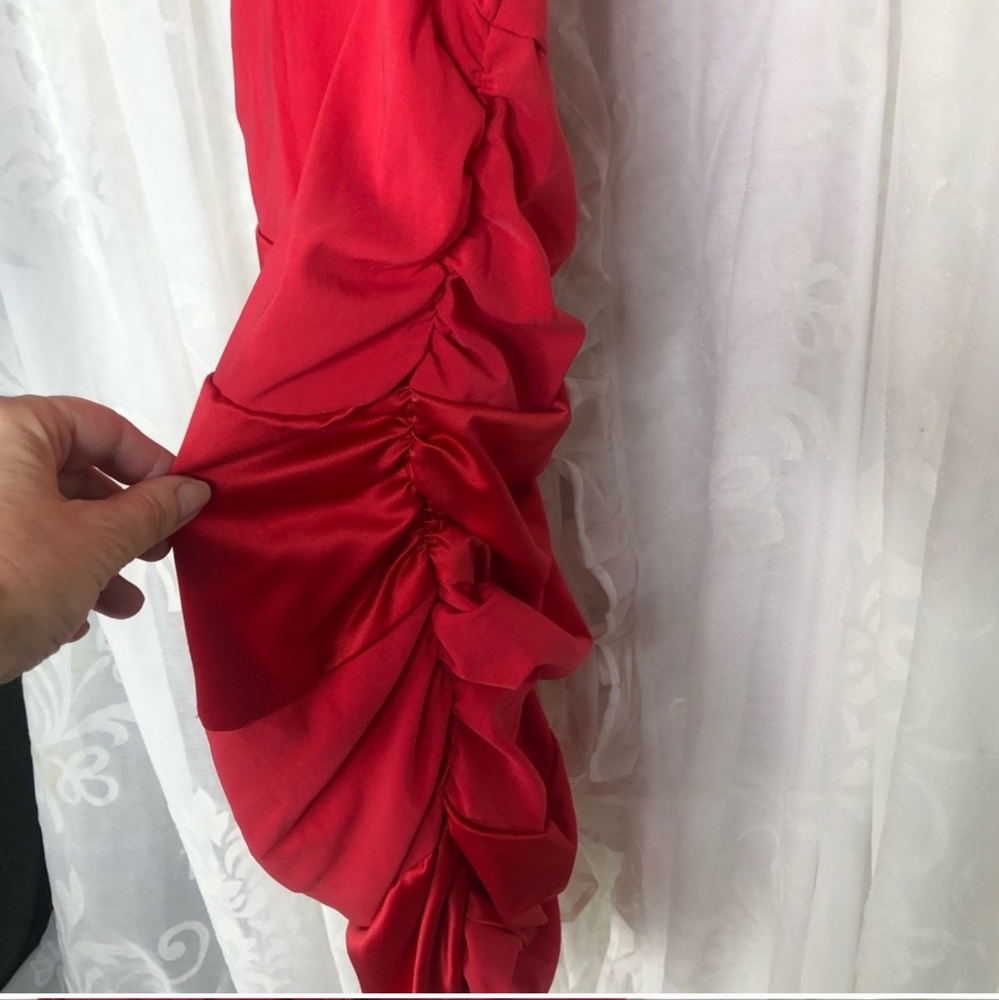⛔️SOLD⛔️ PASCUCCI Couture Woman's size 8 red ruched bodycon midi dress - Picture 7 of 13